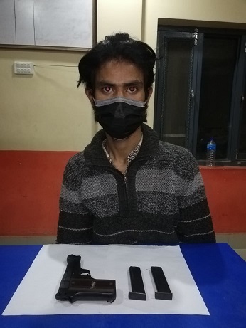 पर्सा प्रहरीद्धारा मगर हथियार सहित प्रकाउ